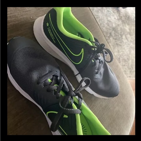 SOLD DONT BUY Nike Kids Sneakers - Black and Neon Green - Picture 2 of 7